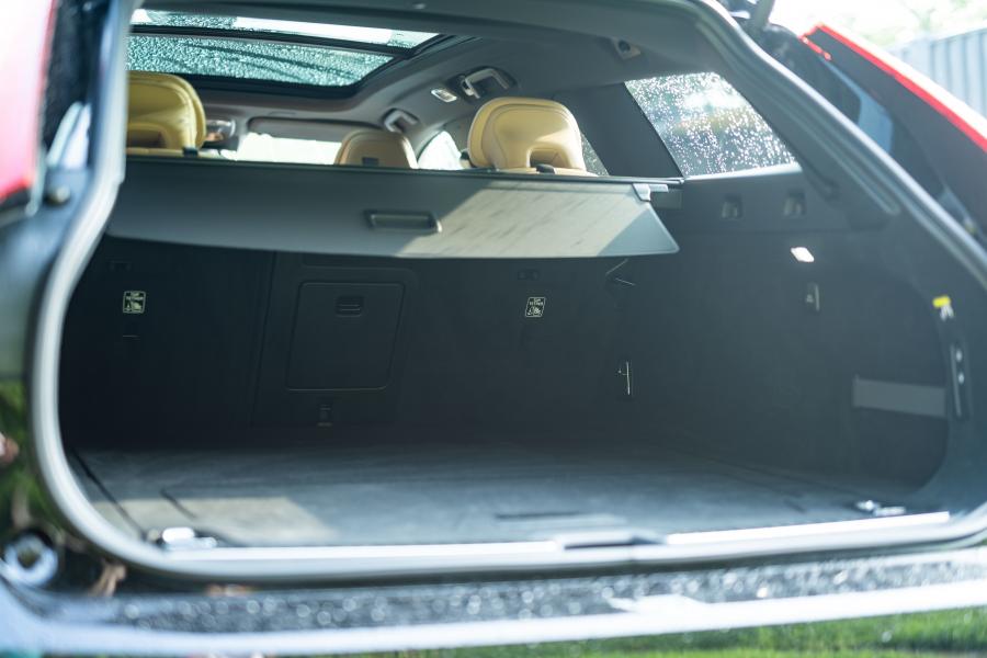 Багажник Volvo V90 D4 Inscription 2016 года  (JP) (фото 14 из 16)